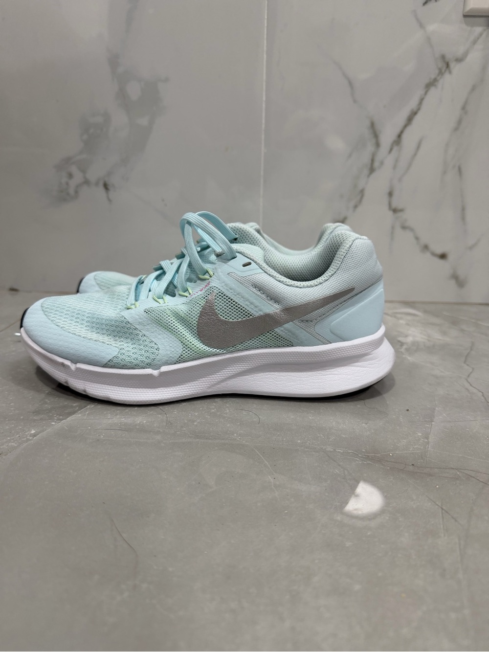 Nike RUNSWIFT  3 Women's Light Mint Athletic Running Shoes size 6